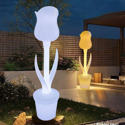 Zewnętrzna wodoodporna stojąca lampa podłogowa z kwiatów tulipanów z tworzyw sztucznych 50000 godzin