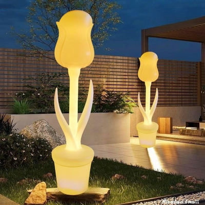 Zewnętrzna wodoodporna stojąca lampa podłogowa z kwiatów tulipanów z tworzyw sztucznych 50000 godzin