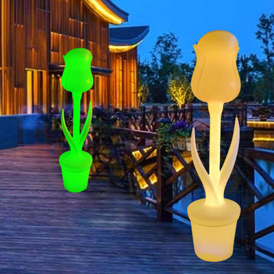 Zewnętrzna wodoodporna stojąca lampa podłogowa z kwiatów tulipanów z tworzyw sztucznych 50000 godzin