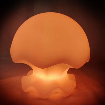 Lampa przy łóżku o zmieniającym kolorze, w stylu meduza