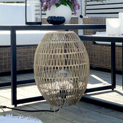 IP44 LED Rattan Standing Lamp Shade Do Ogrodu Basenu