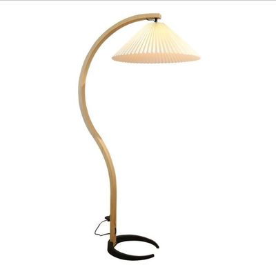 Kreatywna lampa stojąca z plecy z ratanu do sypialni i salonu