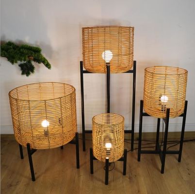 4 nogi Wicker Rattan podłogowe lampy do atmosfery salonu