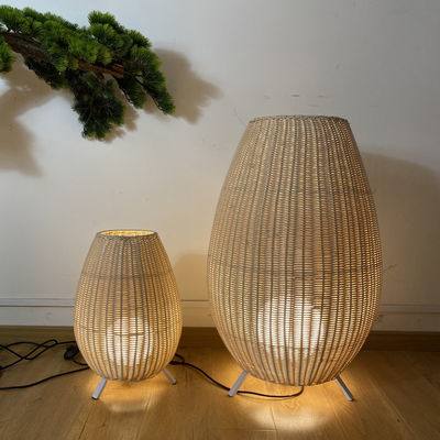 Zindywidualizowana, luksusowa lampa podłogowa z rotanu, kreatywna, wewnętrzna, wijowa lampa podłogowa.