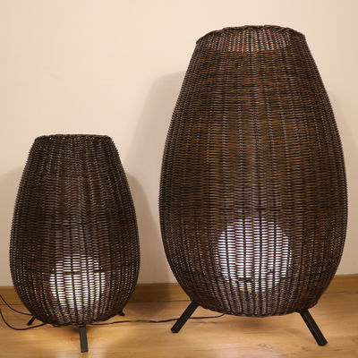 Zindywidualizowana, luksusowa lampa podłogowa z rotanu, kreatywna, wewnętrzna, wijowa lampa podłogowa.