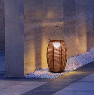 Lampa podłogowa zewnętrzna z rotanu zasilana energią słoneczną IP65 wodoodporna