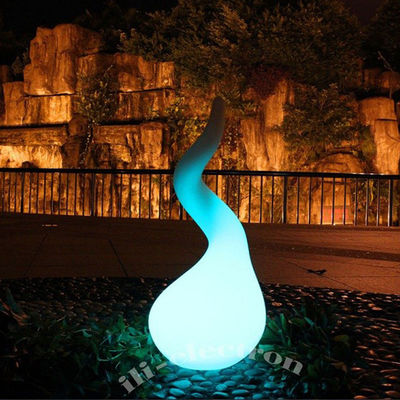 16 zmieniających kolor plastikowe lampy podłogowe LED