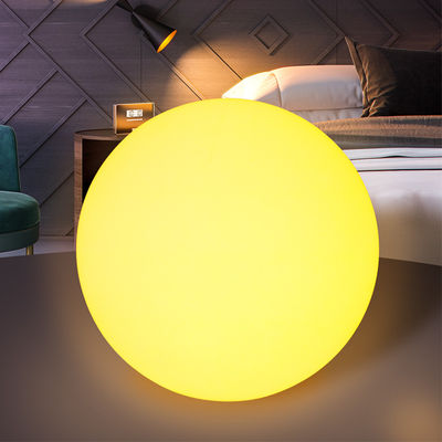 bezprzewodowa żarówka oświetlona żarówką RGB