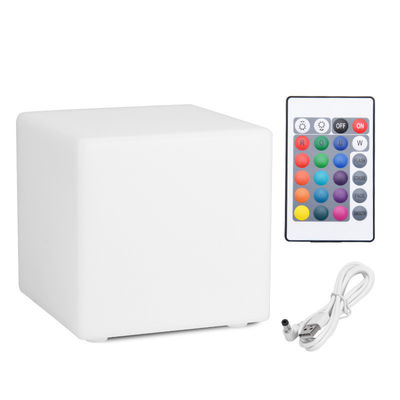 Lampa stołowa w kształcie małego sześciana oświetlona z tworzywa sztucznego PE