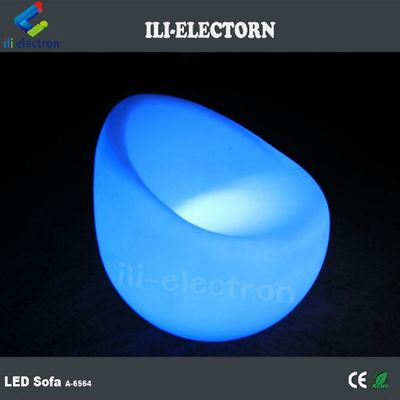 Krzesła do salonu, oddech, kanapa, kanapa LED, plastikowy stol.