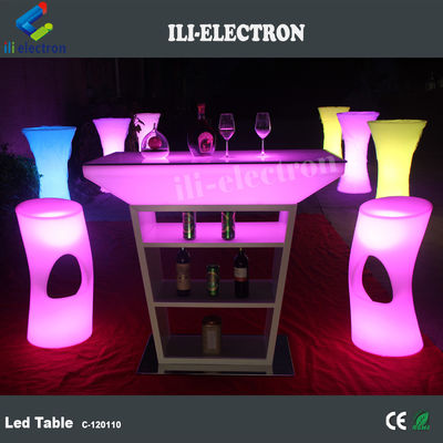 Plastikowe meble LED, świecący bar, stolik do imprez, salon.