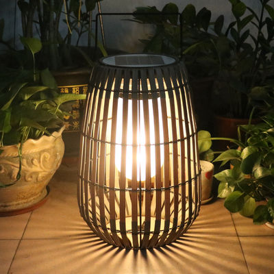 Niestandardowe lampy ogrodowe z rotanu