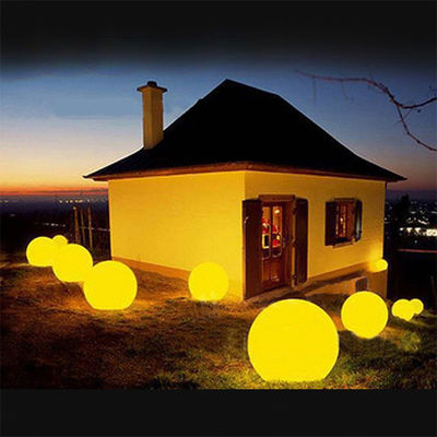Plastikowe LED-owe kulki świecące o barwie zmieniającej się 10 cm 80 cm wodoodporne na wakacje