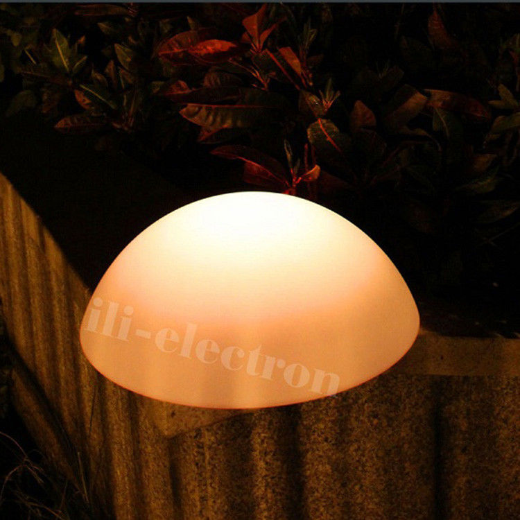 Plastikowa LED zmieniająca kolor wodoodporna lampa kulkowa półkulisty kształt do dekoracji ogrodu