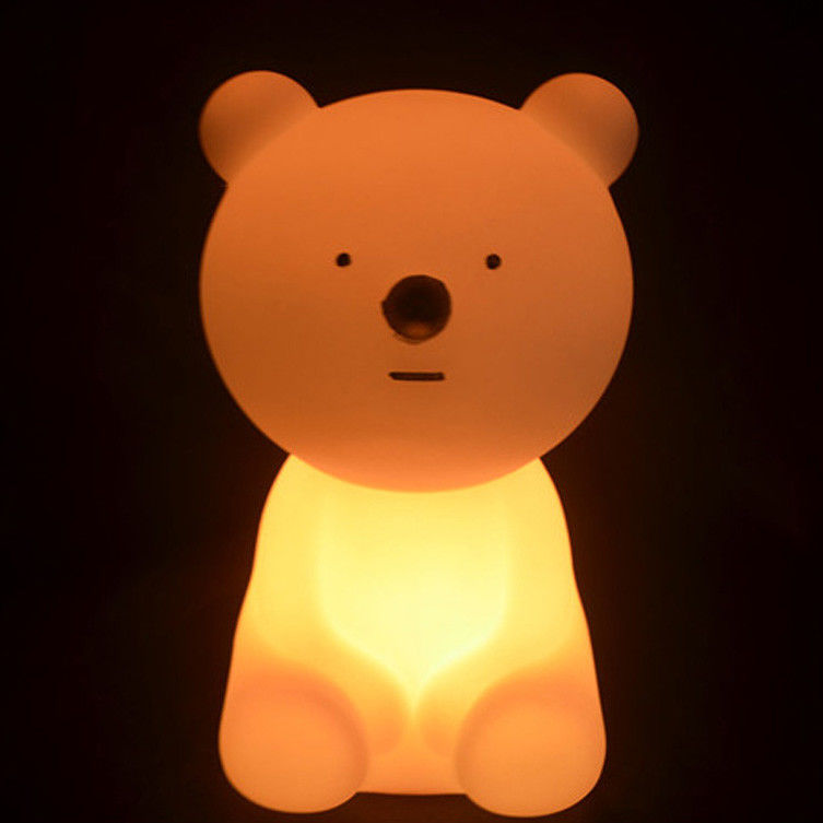 Zmieniająca kolor, ładująca się, plastikowa lampa do niedźwiedzia
