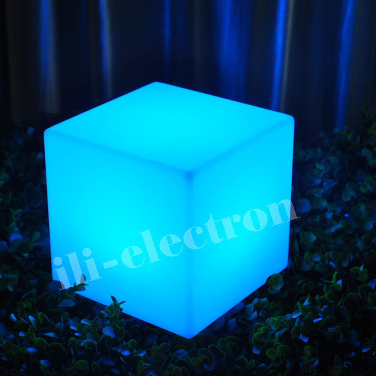 PE plastikowy zmieniający kolor oświetlony Solid LED Glow Cubes